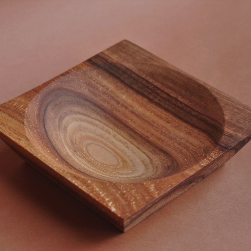 Miska z orzecha włoskiego L