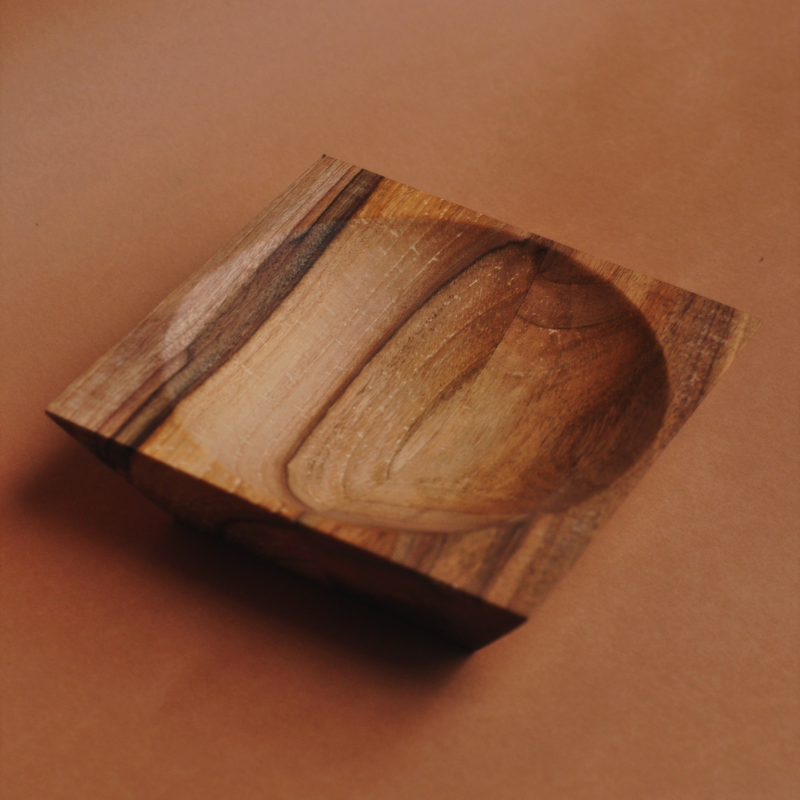 Miska z orzecha włoskiego M